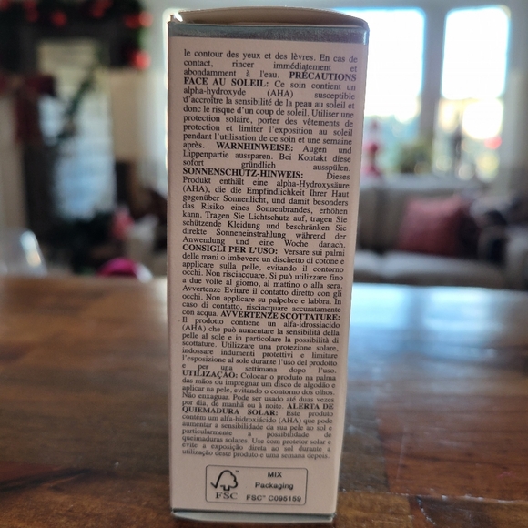 Kiehl's Clearly Corrective Daily Re-Texturizing Triple Acid Peel - 1.0floz/30mL - Picture 4 of 5